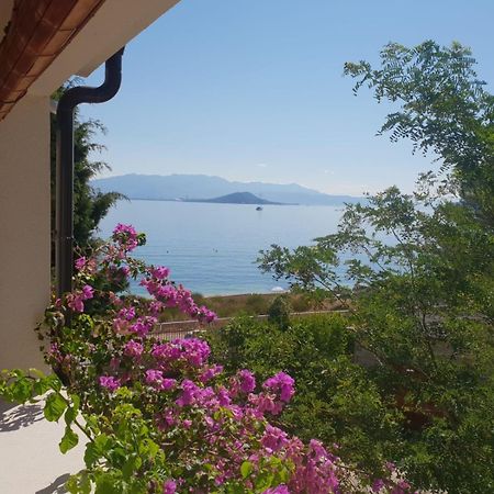 Luxury Family Beach Front Villa - Sunday Beach House スラティネ エクステリア 写真