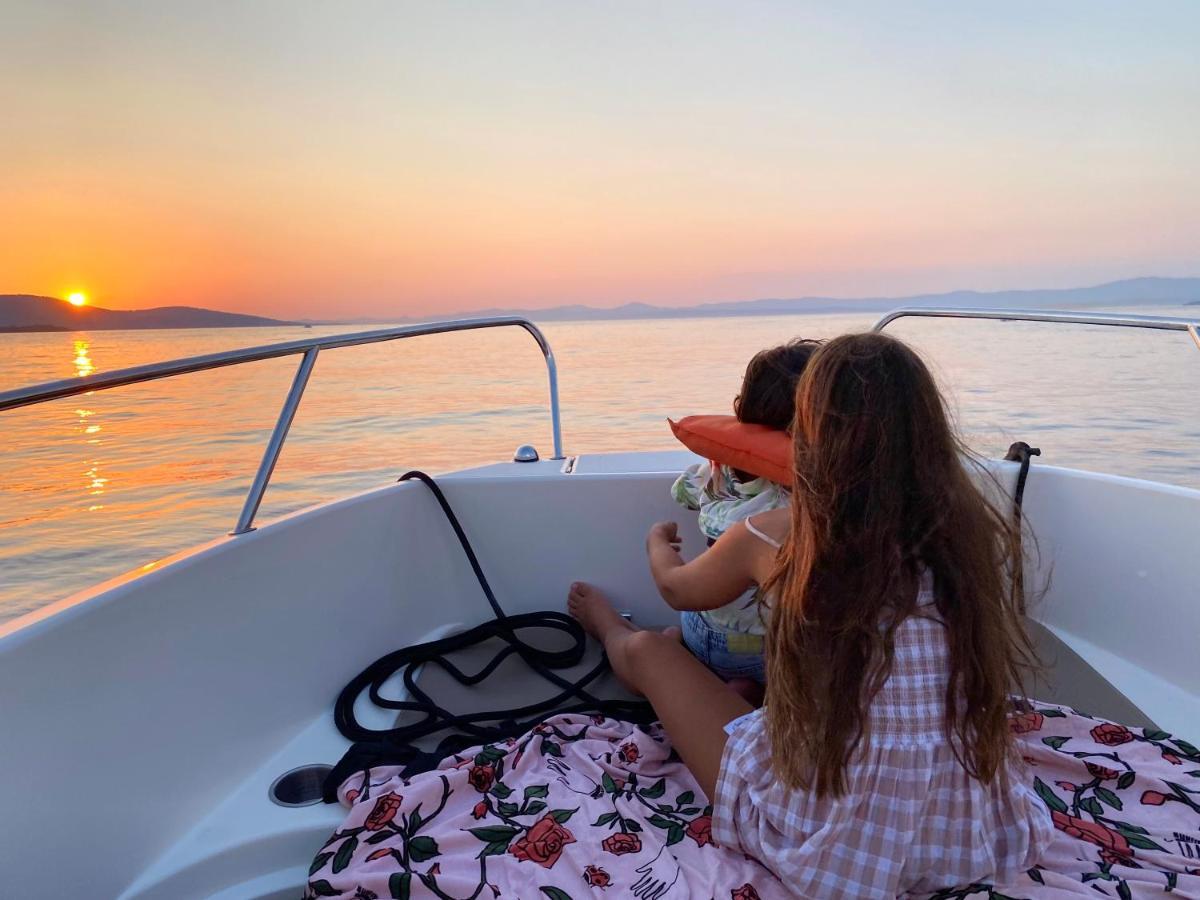 Luxury Family Beach Front Villa - Sunday Beach House スラティネ エクステリア 写真
