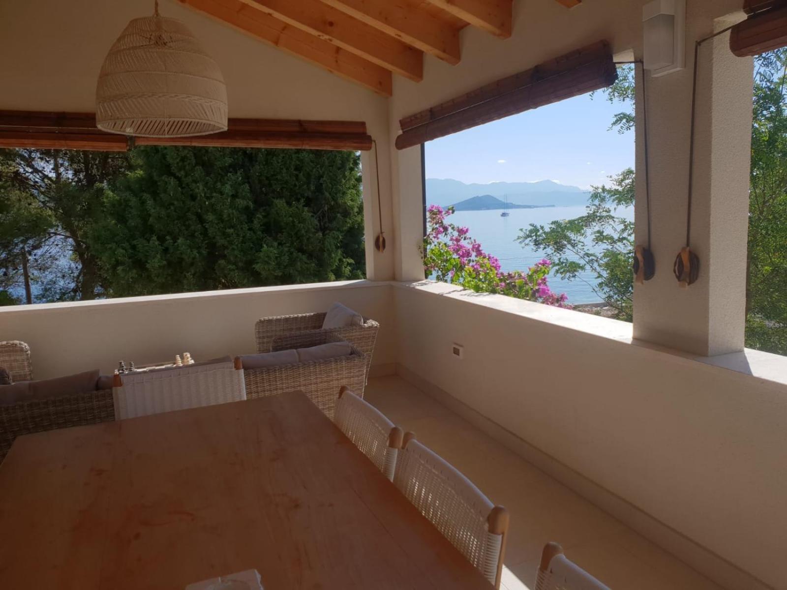 Luxury Family Beach Front Villa - Sunday Beach House スラティネ エクステリア 写真