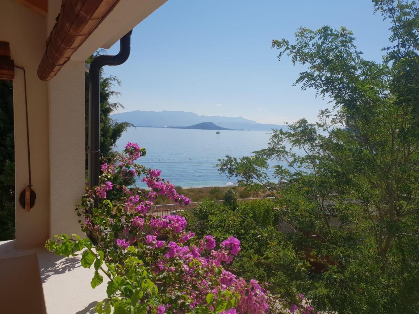 Luxury Family Beach Front Villa - Sunday Beach House スラティネ エクステリア 写真