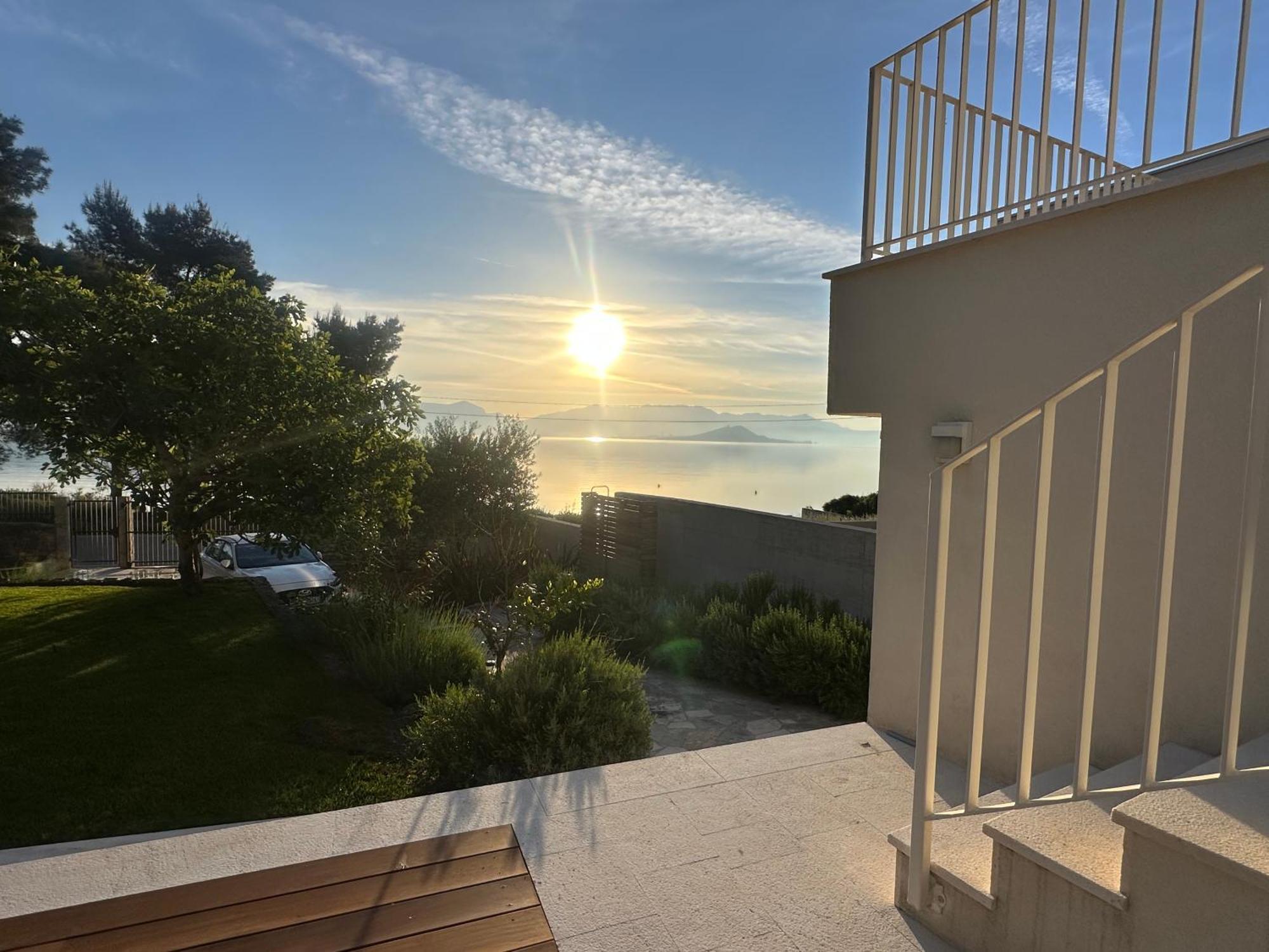 Luxury Family Beach Front Villa - Sunday Beach House スラティネ エクステリア 写真