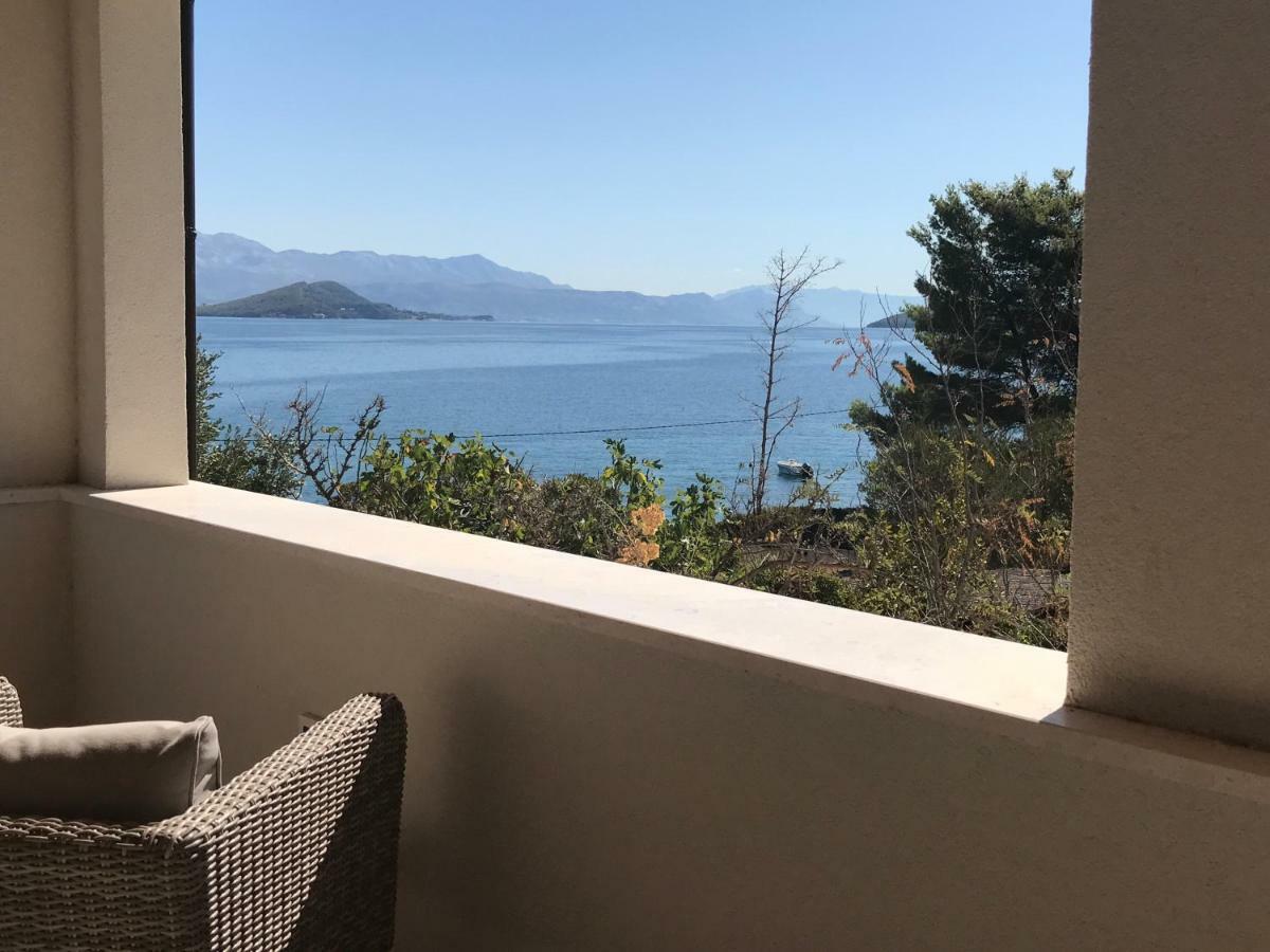 Luxury Family Beach Front Villa - Sunday Beach House スラティネ エクステリア 写真