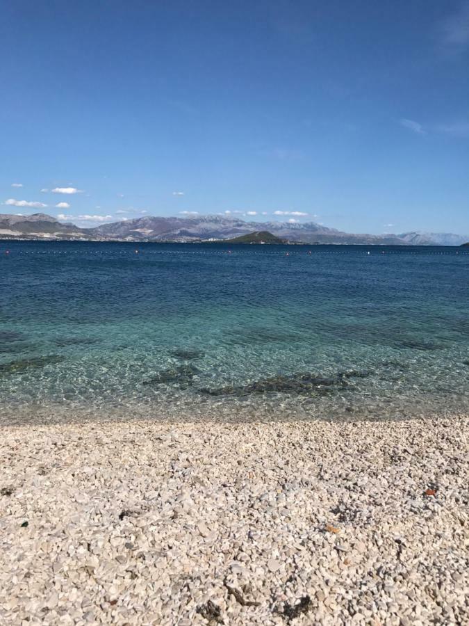 Luxury Family Beach Front Villa - Sunday Beach House スラティネ エクステリア 写真