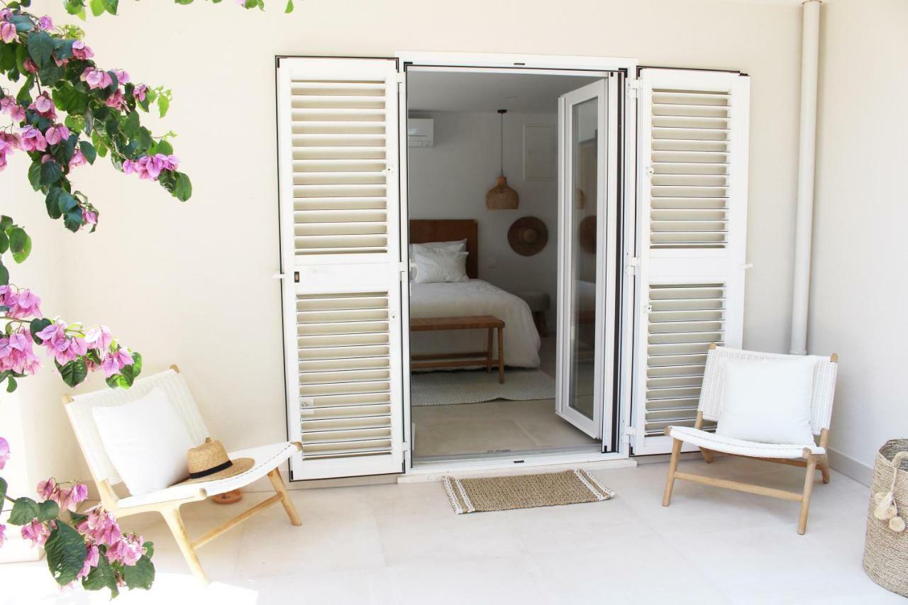 Luxury Family Beach Front Villa - Sunday Beach House スラティネ エクステリア 写真