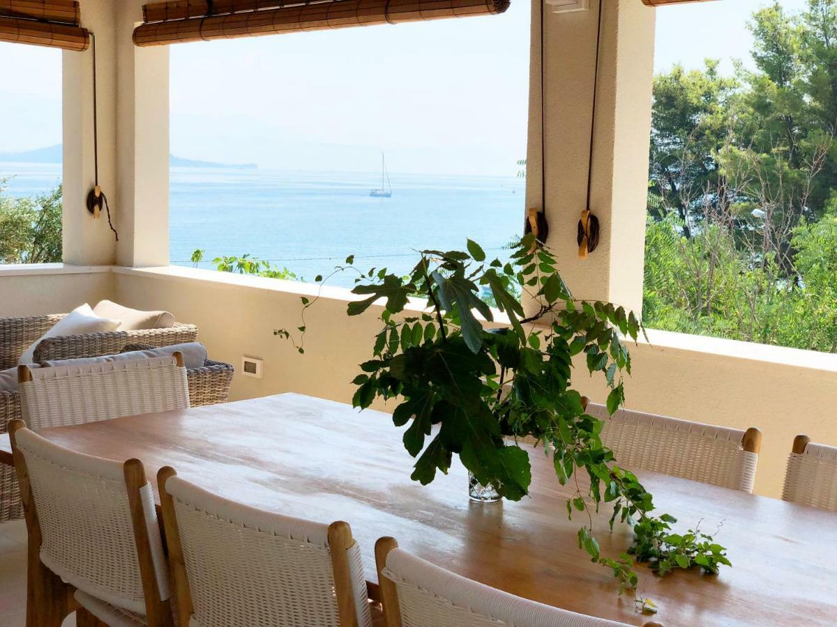 Luxury Family Beach Front Villa - Sunday Beach House スラティネ エクステリア 写真
