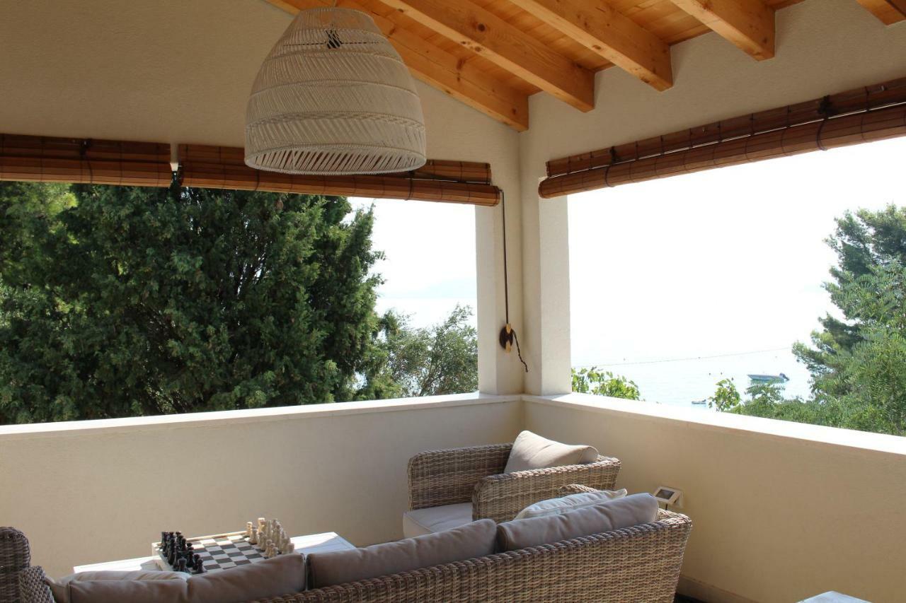 Luxury Family Beach Front Villa - Sunday Beach House スラティネ エクステリア 写真