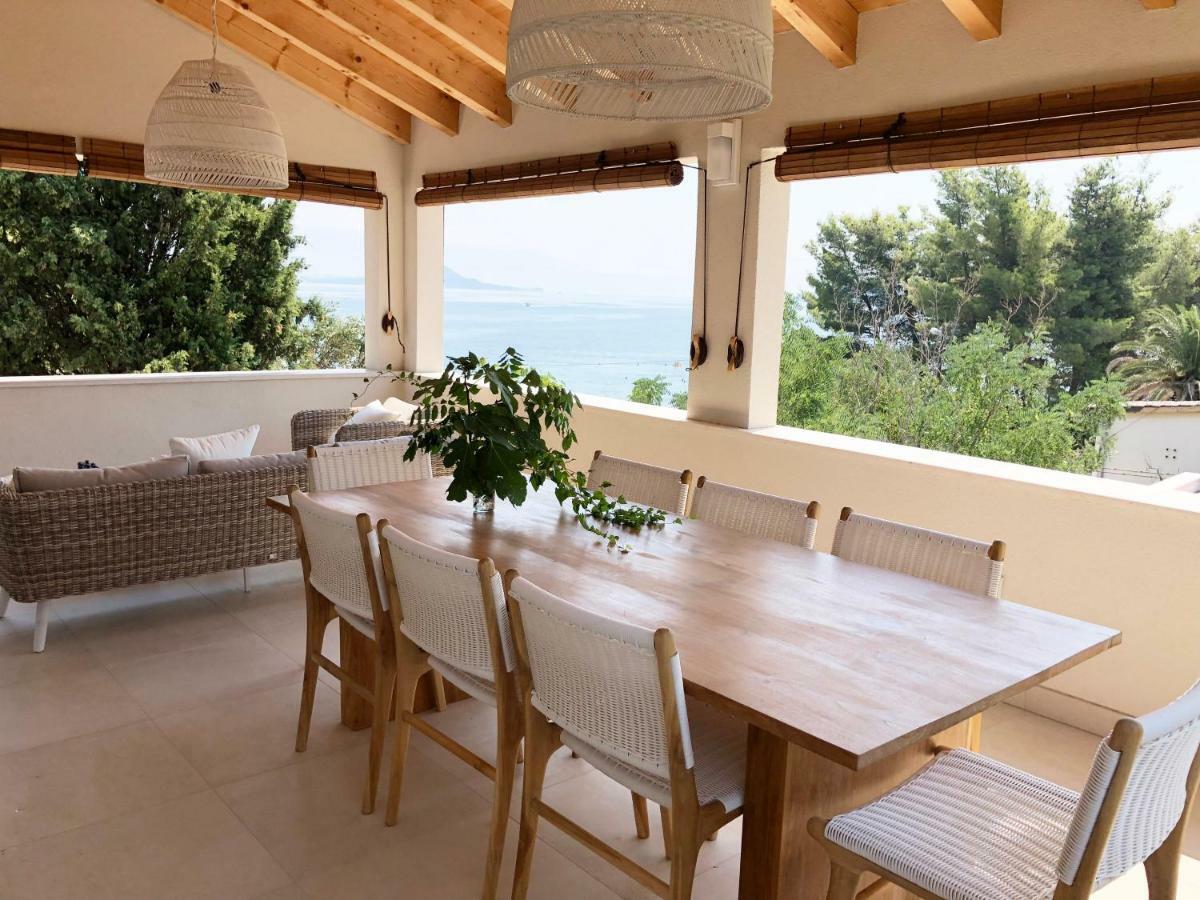 Luxury Family Beach Front Villa - Sunday Beach House スラティネ エクステリア 写真