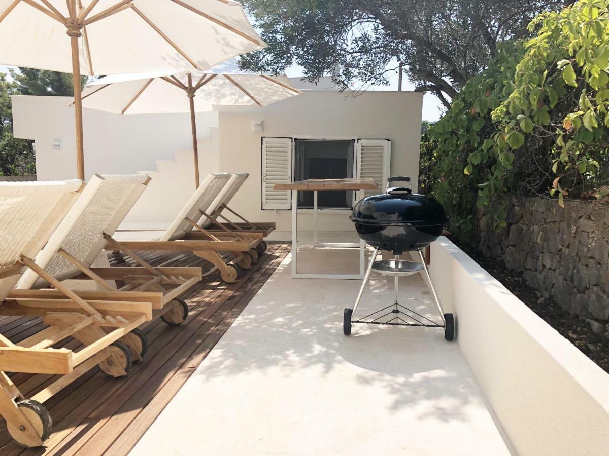 Luxury Family Beach Front Villa - Sunday Beach House スラティネ エクステリア 写真