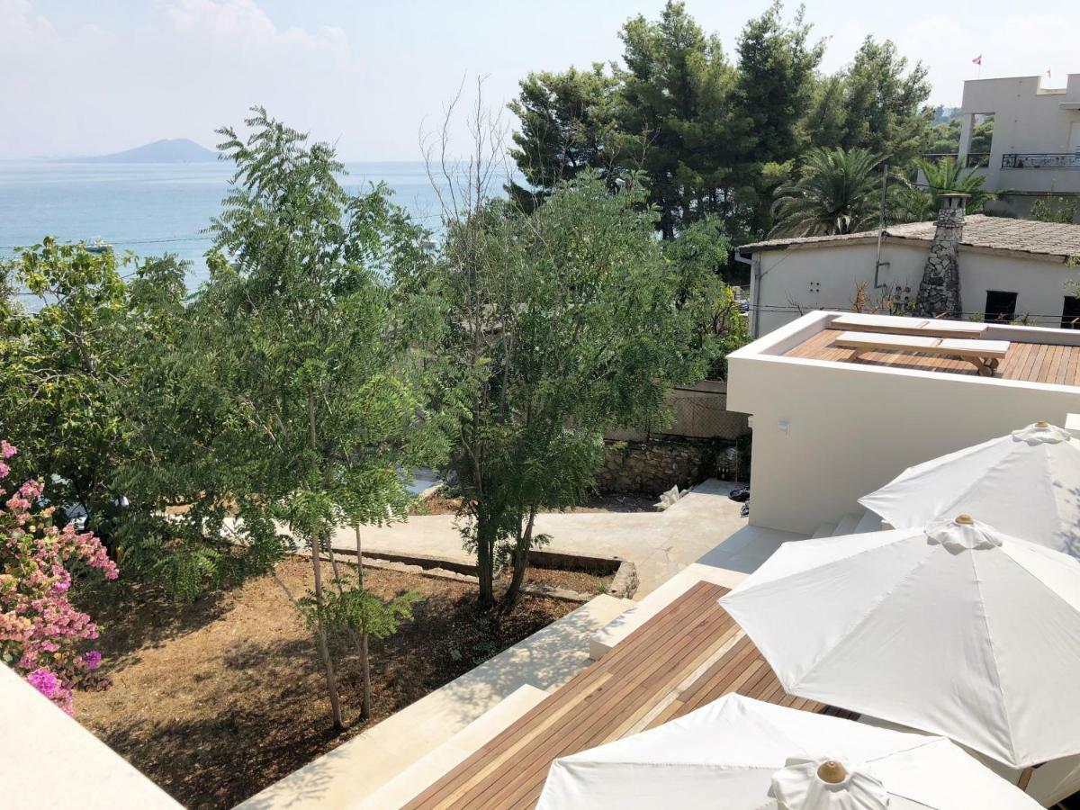 Luxury Family Beach Front Villa - Sunday Beach House スラティネ エクステリア 写真