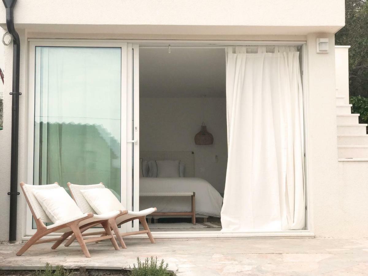 Luxury Family Beach Front Villa - Sunday Beach House スラティネ エクステリア 写真