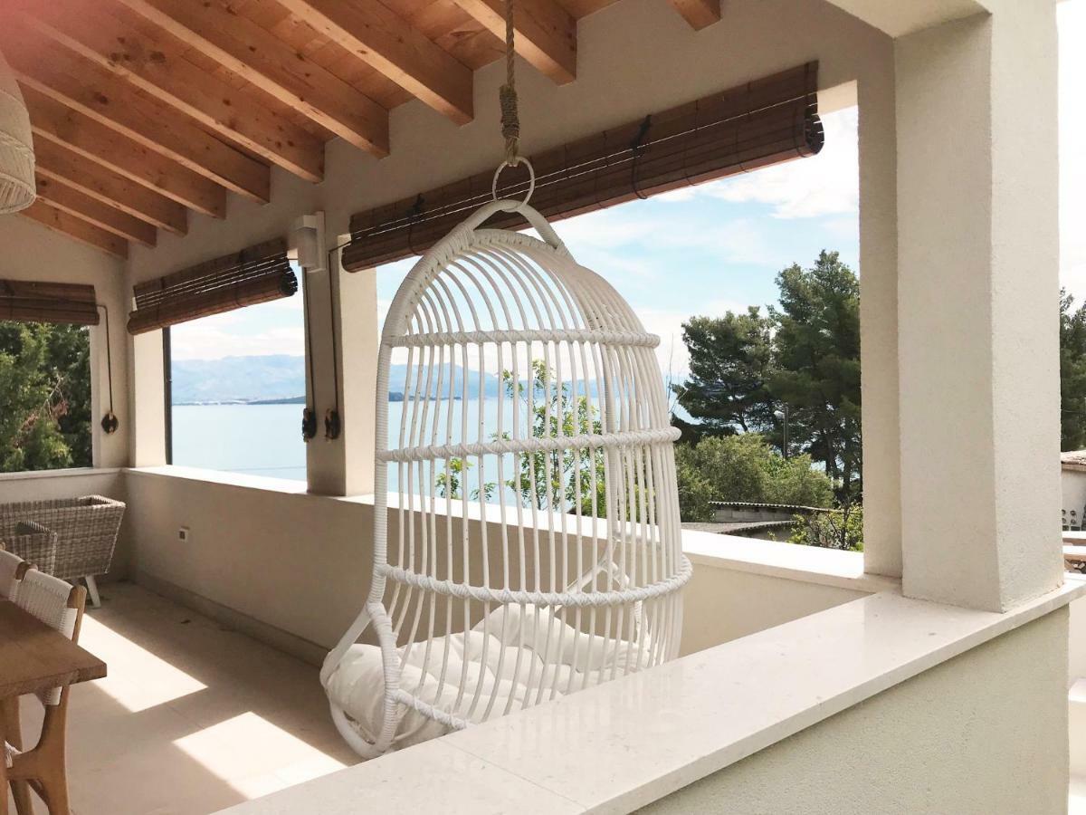 Luxury Family Beach Front Villa - Sunday Beach House スラティネ エクステリア 写真