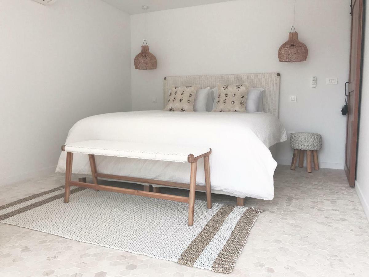 Luxury Family Beach Front Villa - Sunday Beach House スラティネ エクステリア 写真