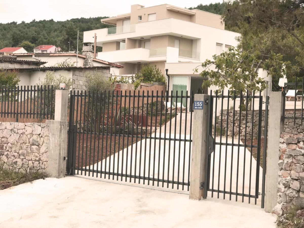 Luxury Family Beach Front Villa - Sunday Beach House スラティネ エクステリア 写真