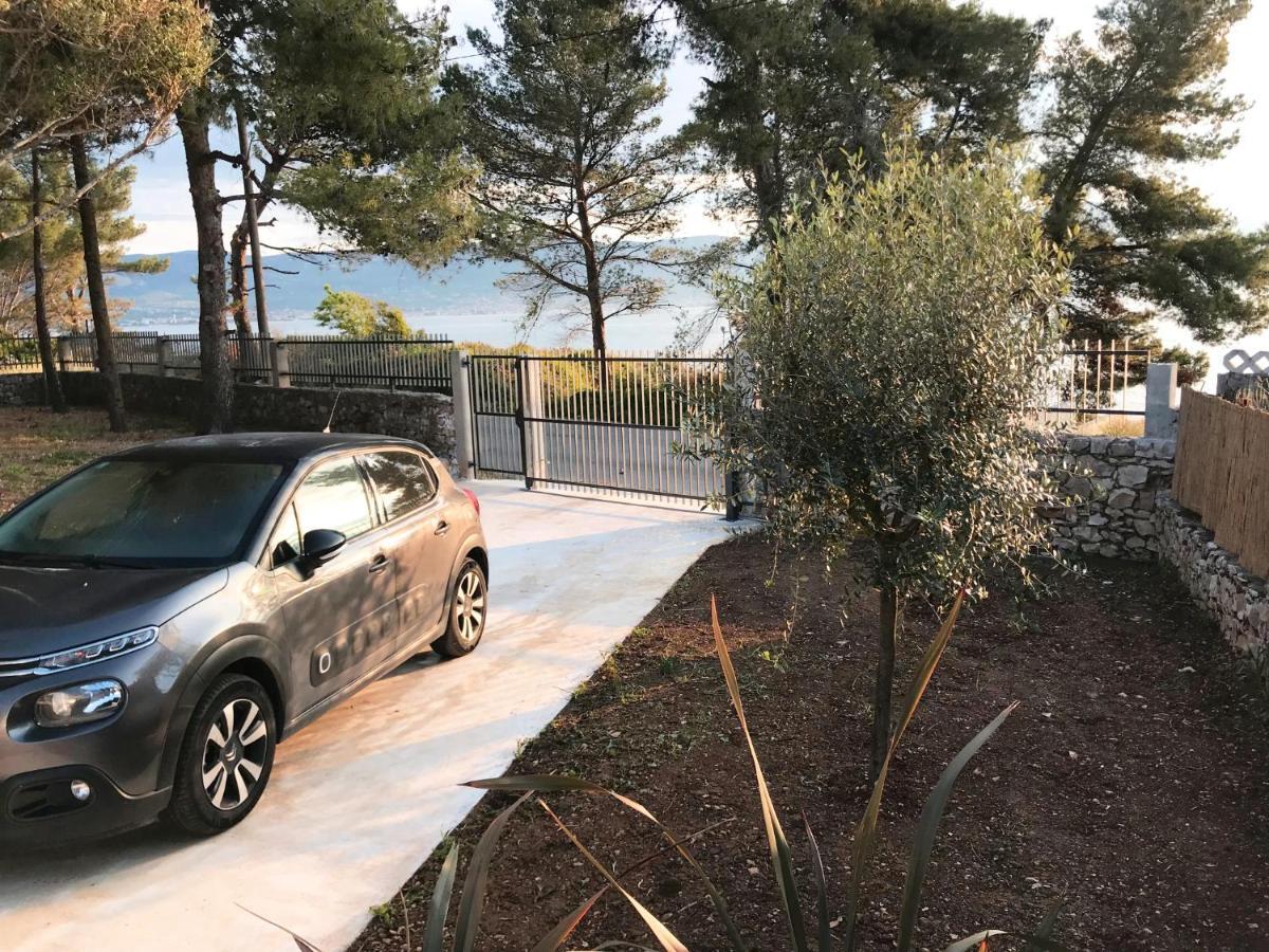 Luxury Family Beach Front Villa - Sunday Beach House スラティネ エクステリア 写真