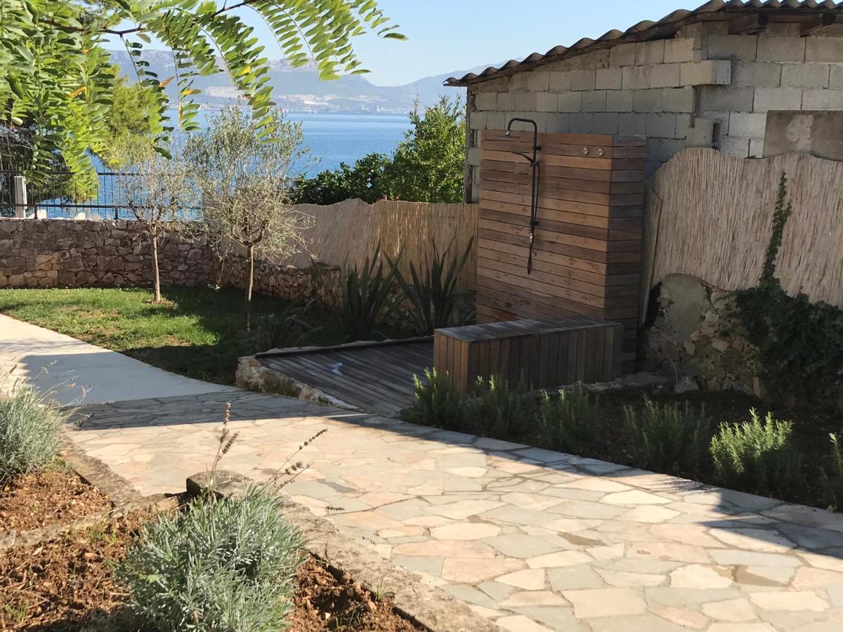 Luxury Family Beach Front Villa - Sunday Beach House スラティネ エクステリア 写真