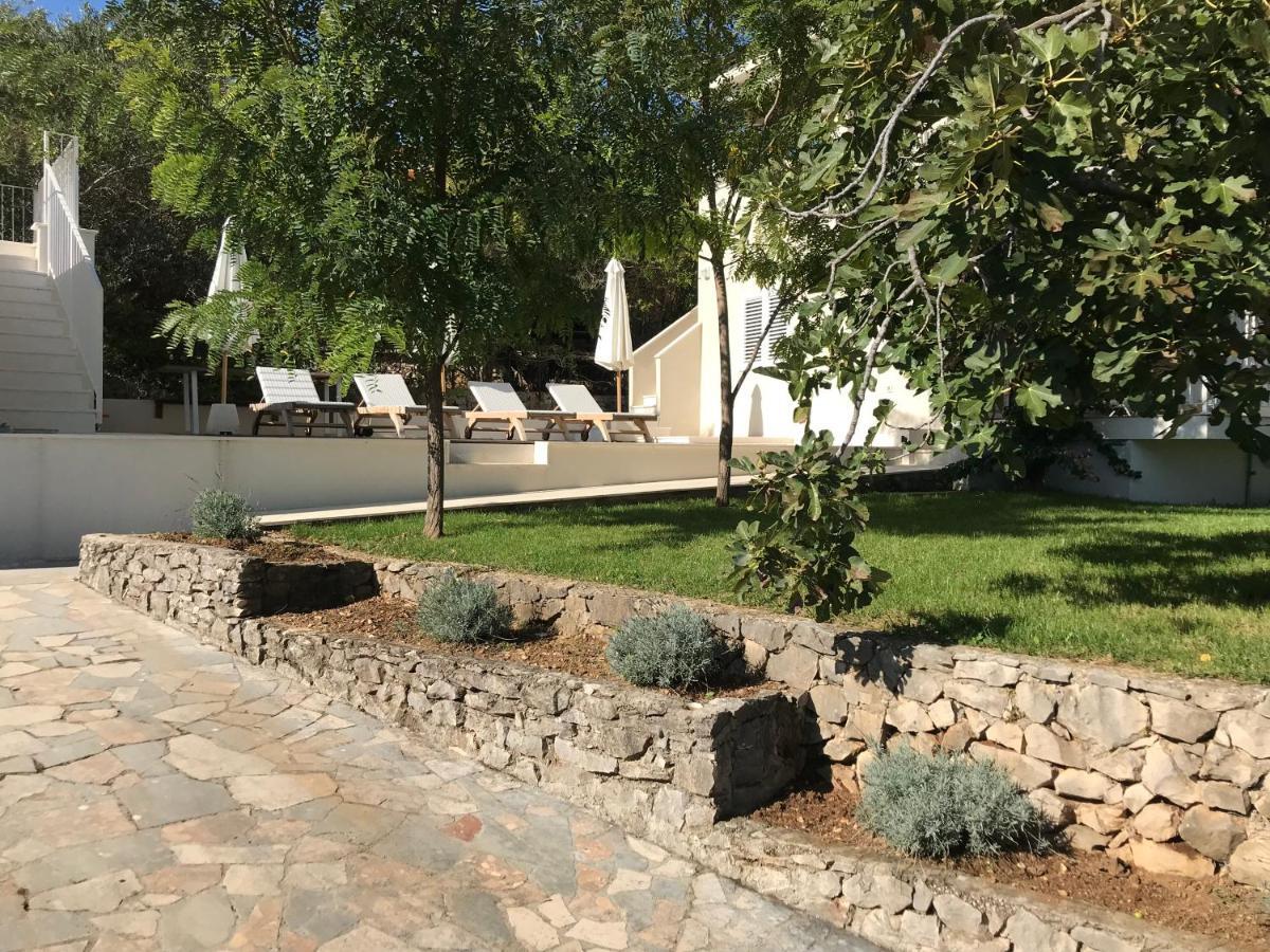 Luxury Family Beach Front Villa - Sunday Beach House スラティネ エクステリア 写真