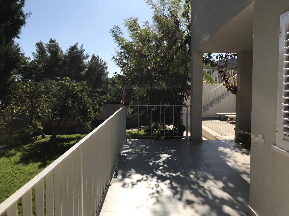 Luxury Family Beach Front Villa - Sunday Beach House スラティネ エクステリア 写真