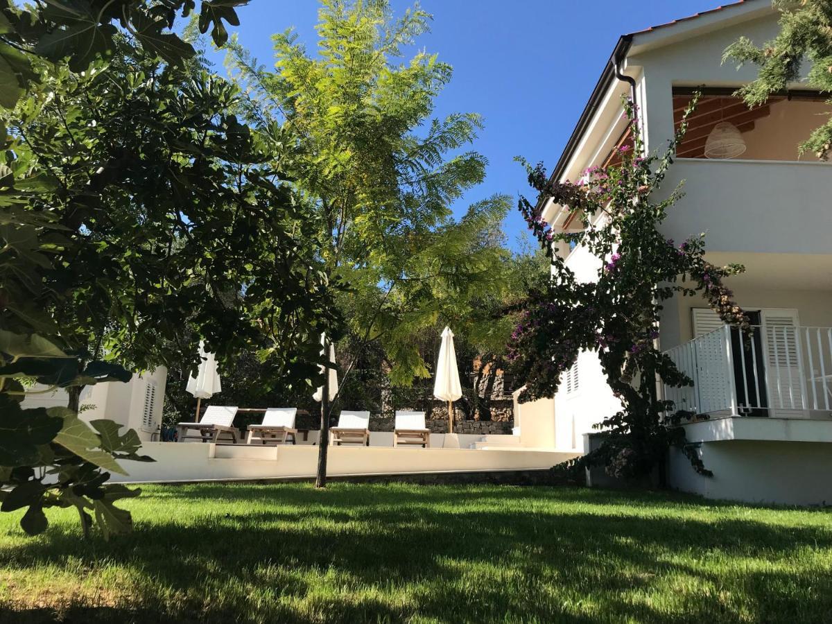 Luxury Family Beach Front Villa - Sunday Beach House スラティネ エクステリア 写真